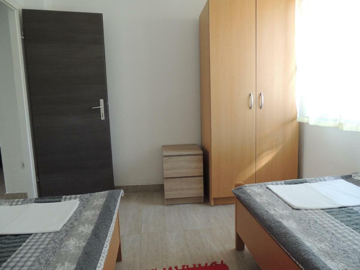 Apartman Tea Karlobag Exterior photo