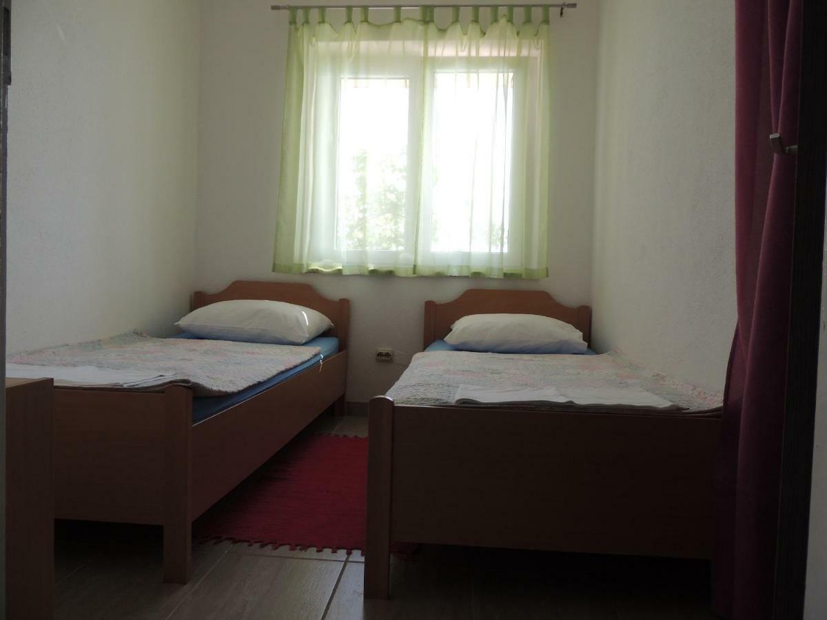 Apartman Tea Karlobag Exterior photo